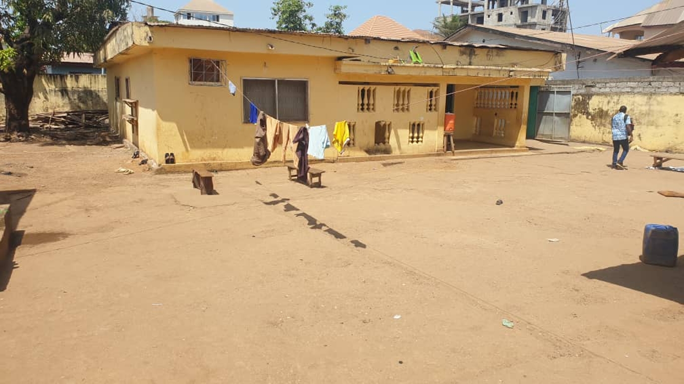 Maison avec terrain spacieux - image 4