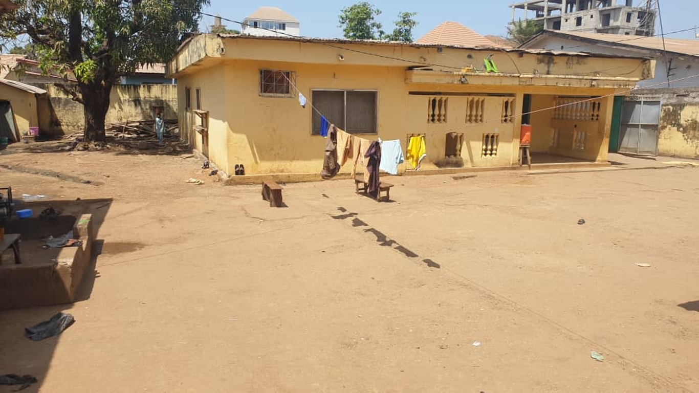 Maison avec terrain spacieux - image 5