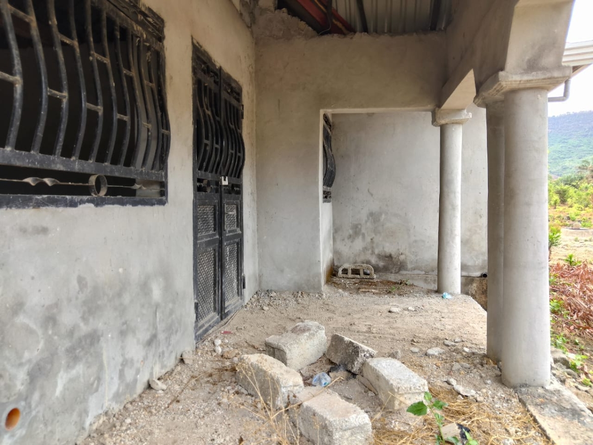 Somptueuse Villa Inachevée - image 5