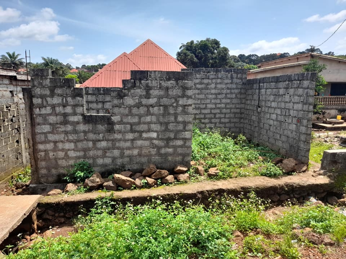 Terrain dispo à la Cimenterie - image 2