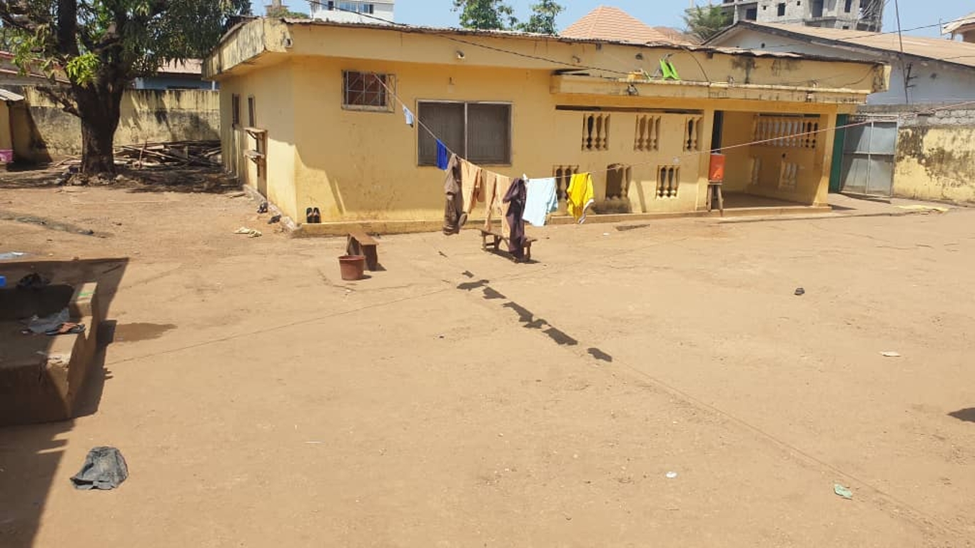 Maison avec terrain spacieux - image 2