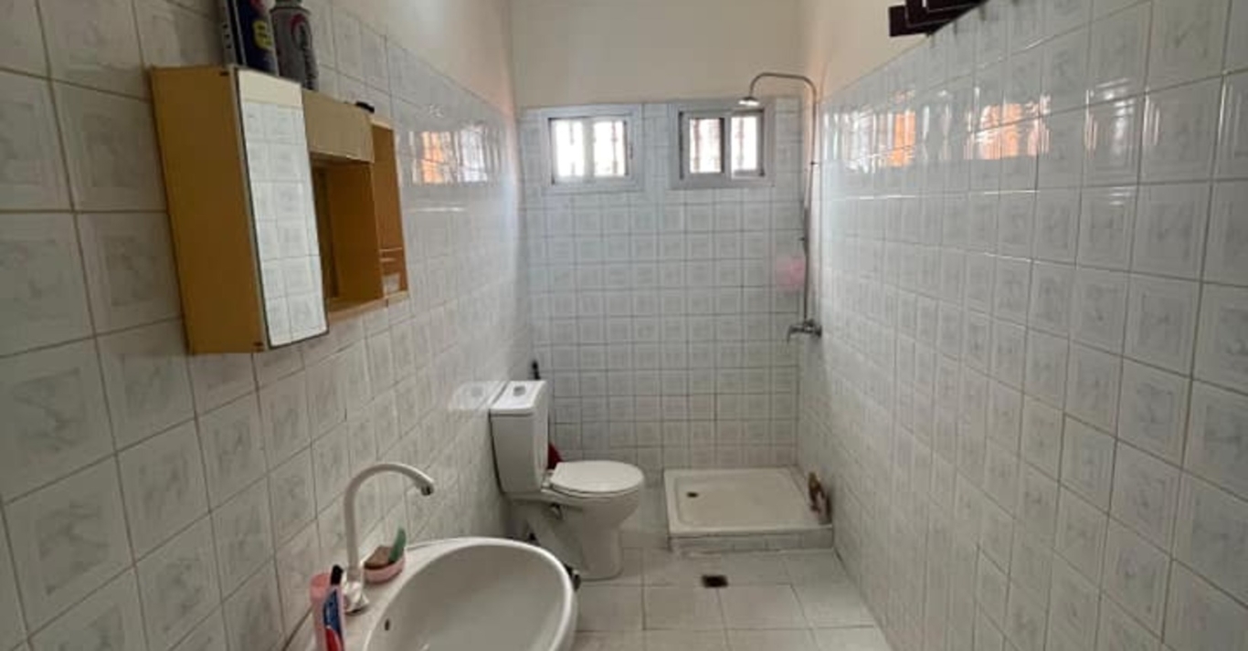 Villa Spacieuse à Kipé - image 3