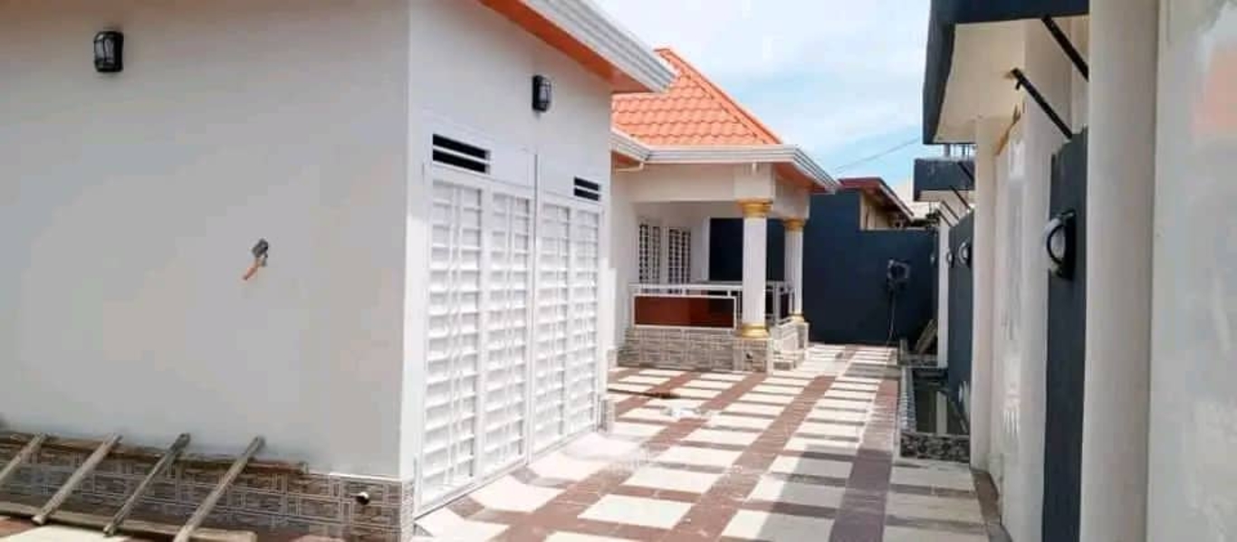 Maison moderne à pourvoir - image 1