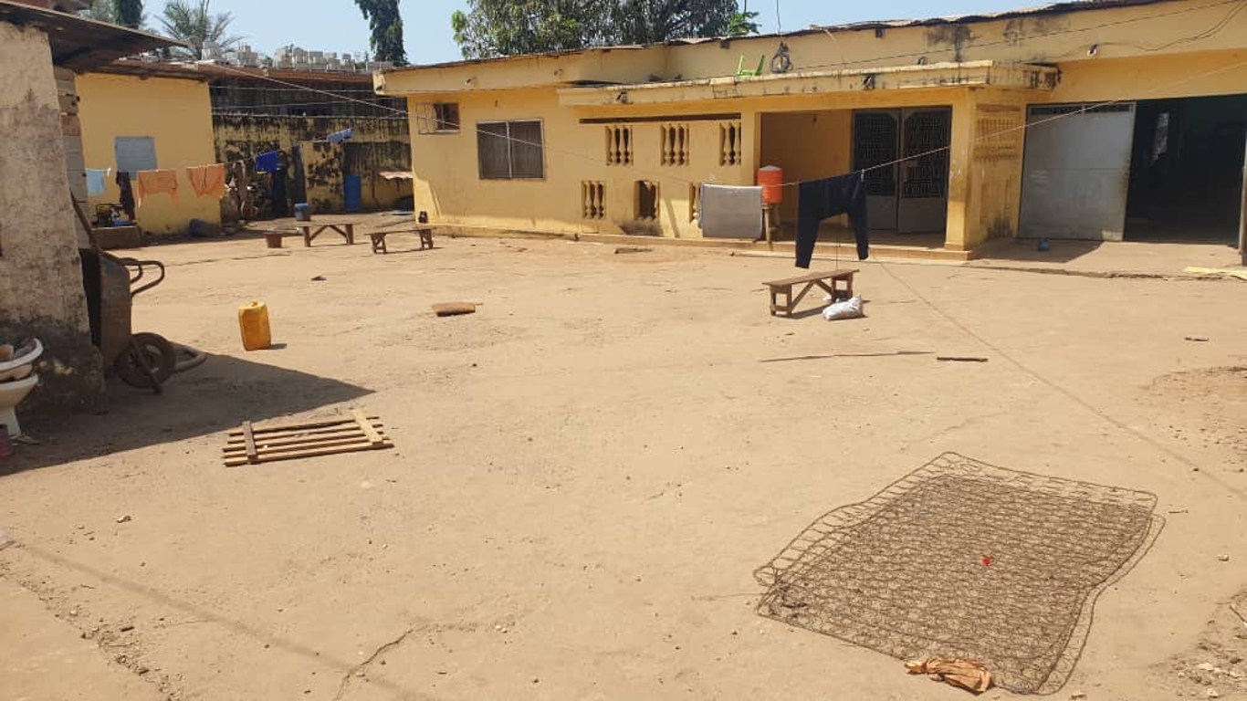 Maison avec terrain spacieux - image 3