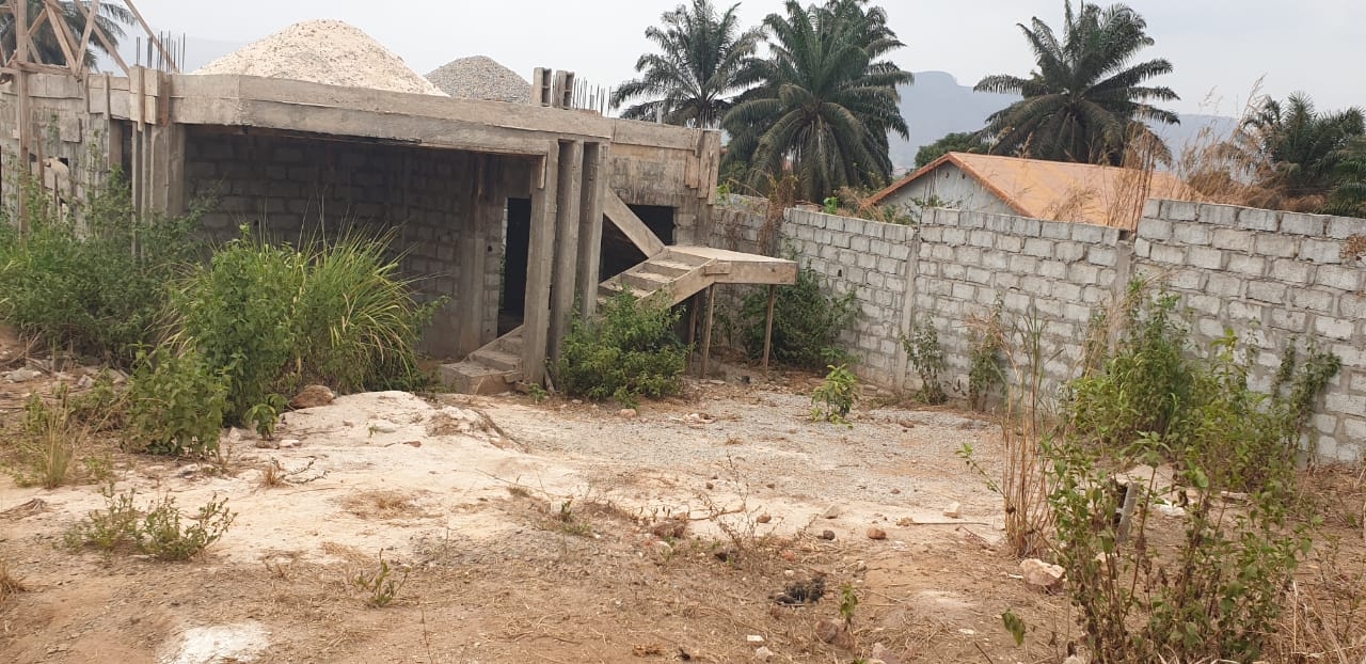 Bâtiment inachevé dispo - image 1